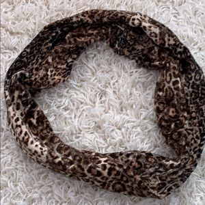 Cheetah velvet like scarf